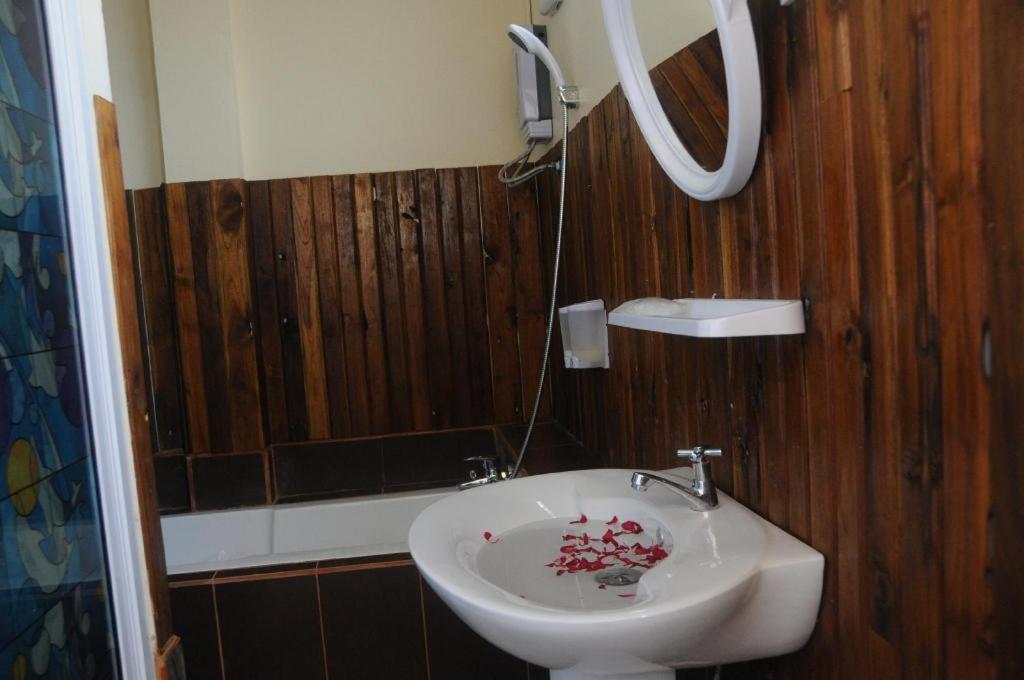 V.Hotel & Resort Hat Yai Extérieur photo